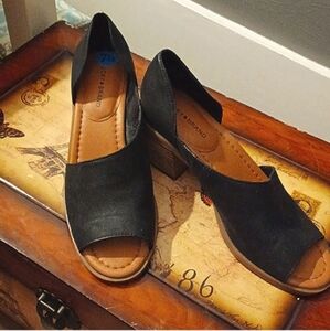 Lucky Brand cut out black mules